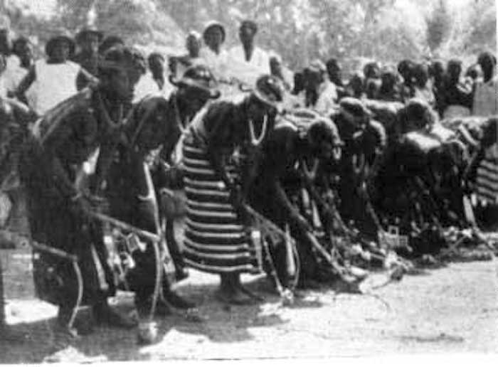 Danse aux sistres des filles excisées