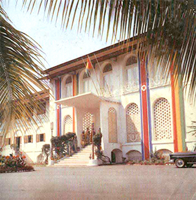 L'ancien palais du gouverneur de la Guinee francaise, devenu le siege de la presidence de la republique, de 1958 a 1983