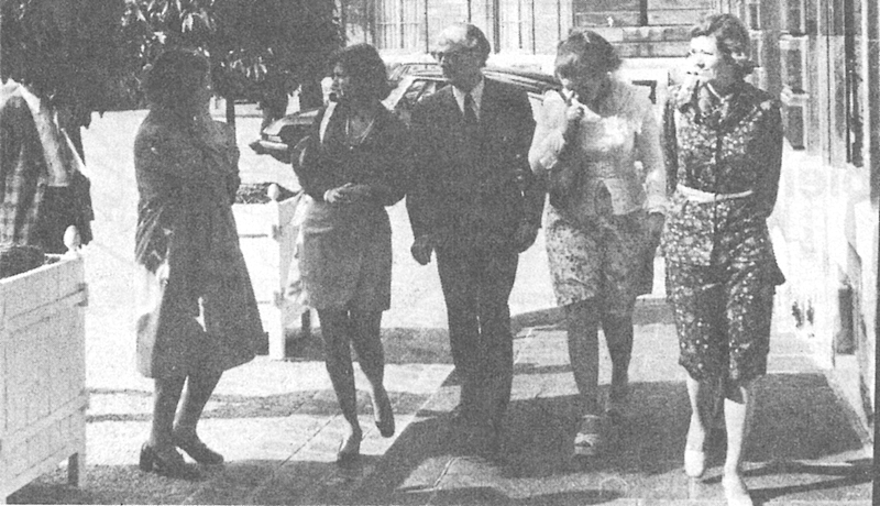 President Valery Giscard d'Estaing et une delegation des femmes des detenus