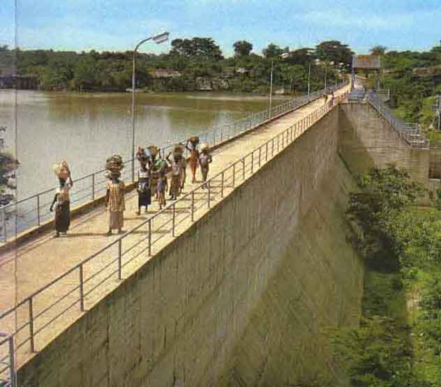 Barrage sur la riviere Kinkon