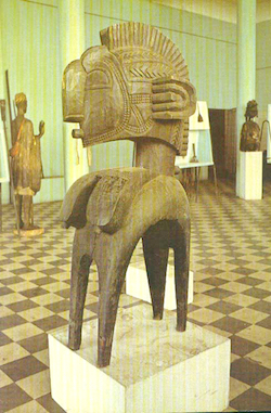 Masque Nimba. Musée national. Conakry